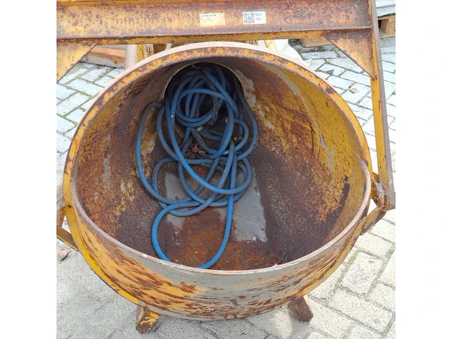 Betonkubel, florian eichinger, 1025, 2002 - afbeelding 5 van  6