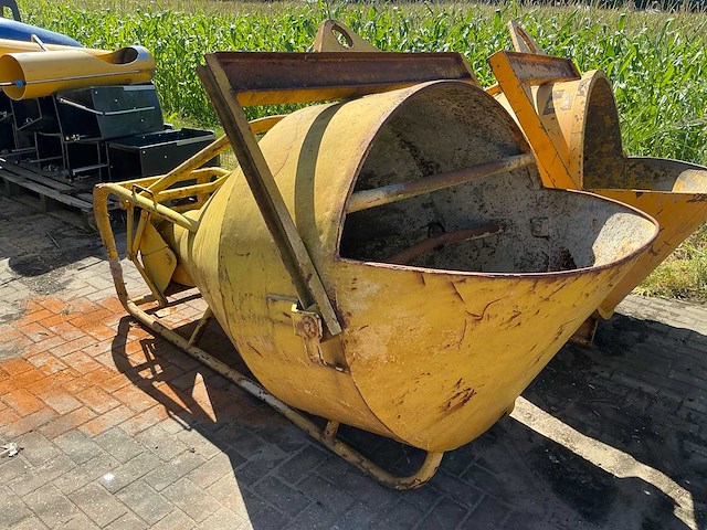 Betonkubel kokerkubel 1000l - afbeelding 1 van  10