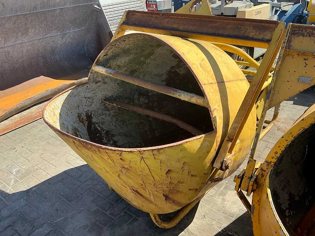 Betonkubel kokerkubel 1000l - afbeelding 3 van  10