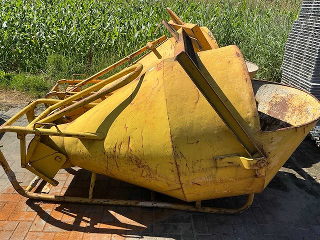 Betonkubel kokerkubel 1000l - afbeelding 4 van  10