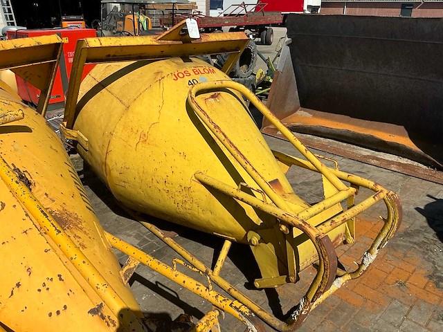 Betonkubel kokerkubel 1000l - afbeelding 7 van  10