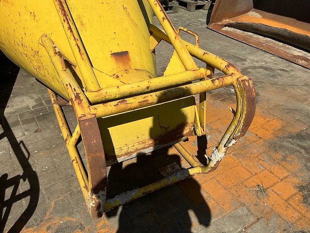 Betonkubel kokerkubel 1000l - afbeelding 8 van  10