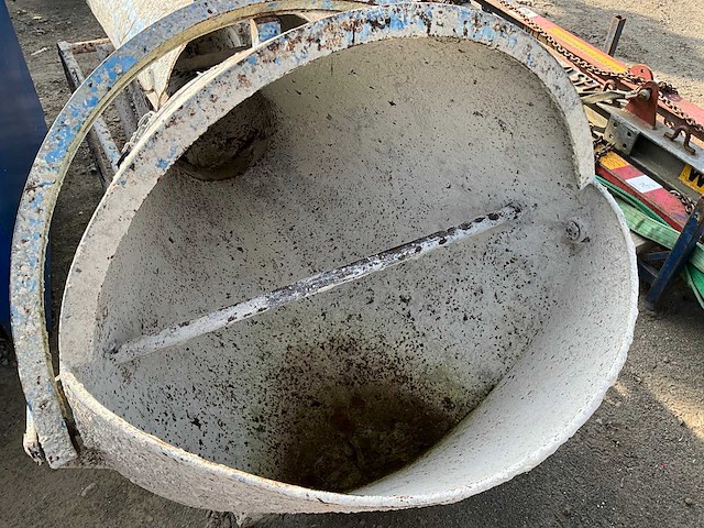 Betonkubel - afbeelding 3 van  6