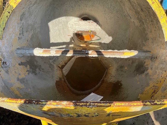 Betonkubel - afbeelding 4 van  7