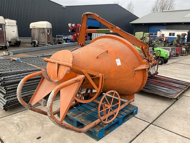 Betonkubel - afbeelding 1 van  5