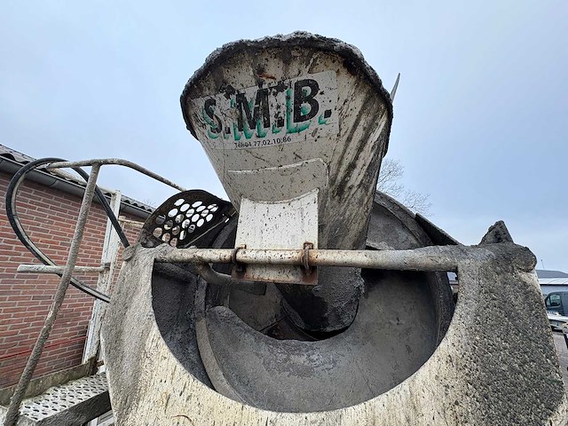Betonmixer met eigen motor - afbeelding 7 van  20