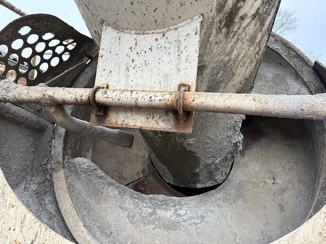 Betonmixer met eigen motor - afbeelding 6 van  20