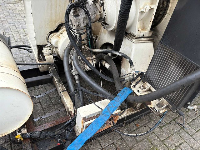 Betonmixer met eigen motor - afbeelding 11 van  20