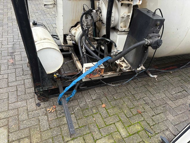 Betonmixer met eigen motor - afbeelding 15 van  20