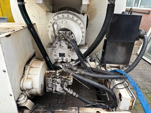 Betonmixer met eigen motor - afbeelding 16 van  20