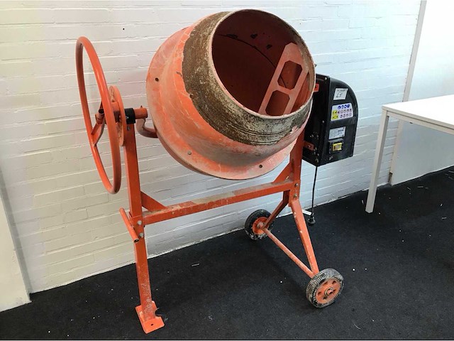 Betonmixer - afbeelding 1 van  2