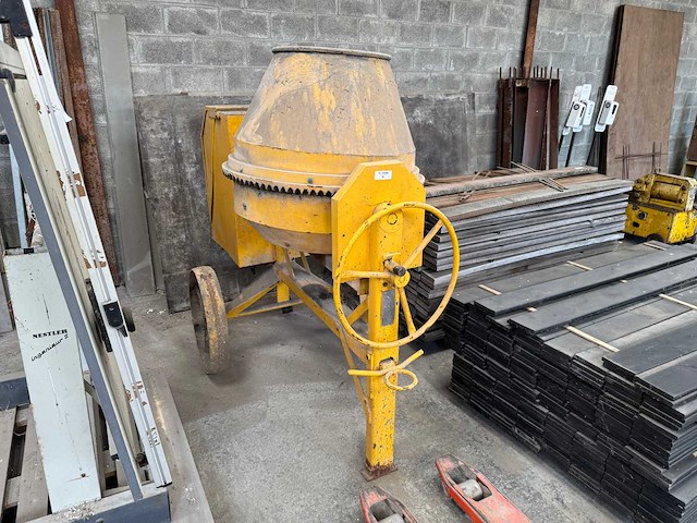 Betonmixer - afbeelding 1 van  4