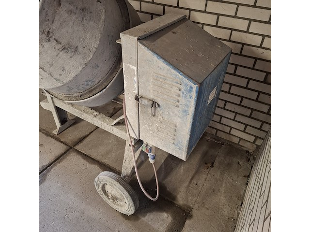 Betonmixer - afbeelding 2 van  10