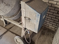 Betonmixer - afbeelding 2 van  10