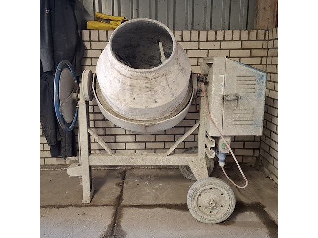 Betonmixer - afbeelding 3 van  10