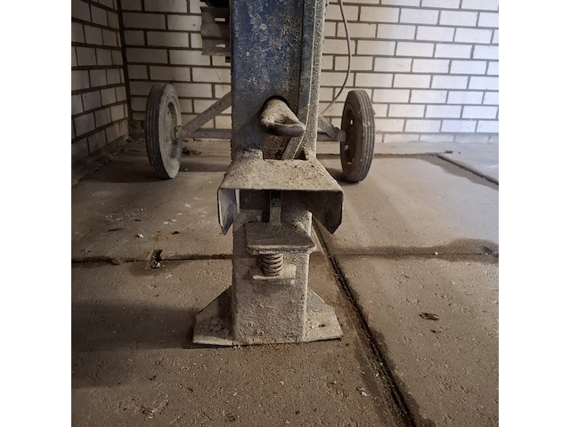 Betonmixer - afbeelding 8 van  10