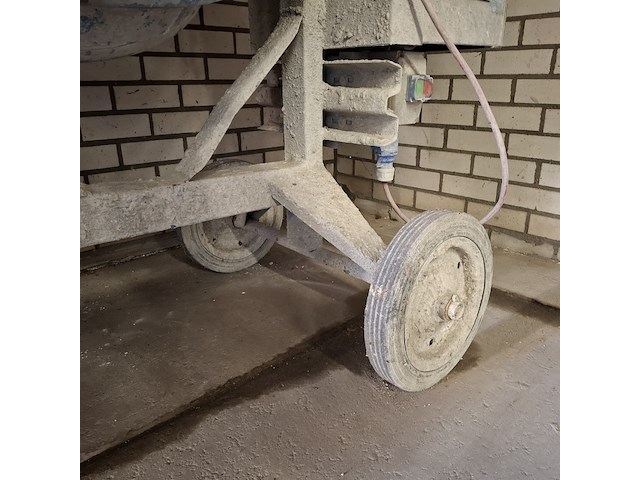 Betonmixer - afbeelding 9 van  10