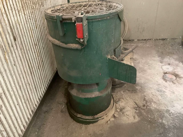 Betonmixer - afbeelding 6 van  8