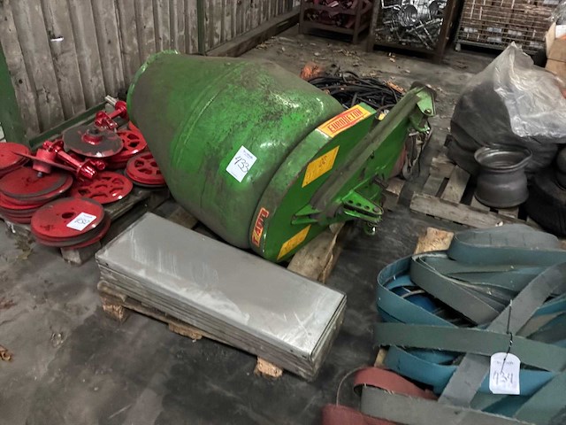 Betonmolen aftakaandrijving - afbeelding 1 van  3