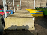 Betonnen afscheiding (35x) - afbeelding 2 van  2