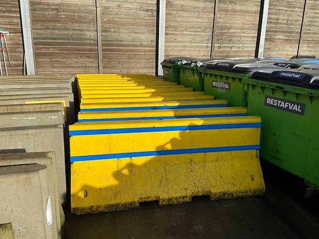 Betonnen afscheiding (35x) - afbeelding 3 van  3