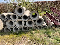 Betonnen buizen - afbeelding 1 van  3