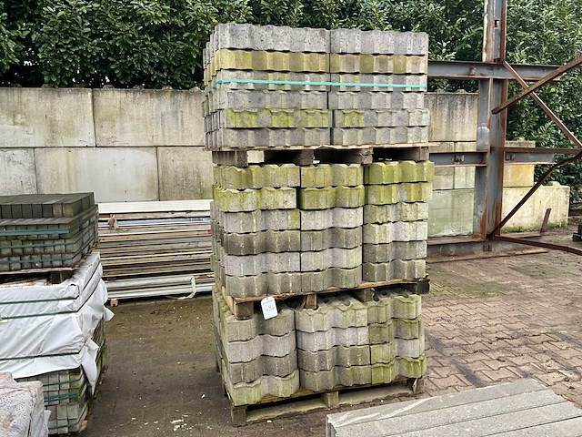 Betonnen grasblokken - afbeelding 1 van  4