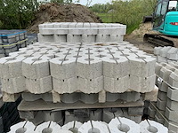 Betonnen grastegels (37m2) - afbeelding 1 van  1