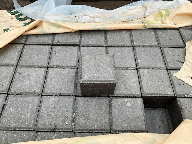 Betonnen halfformaat klinkers - afbeelding 1 van  2