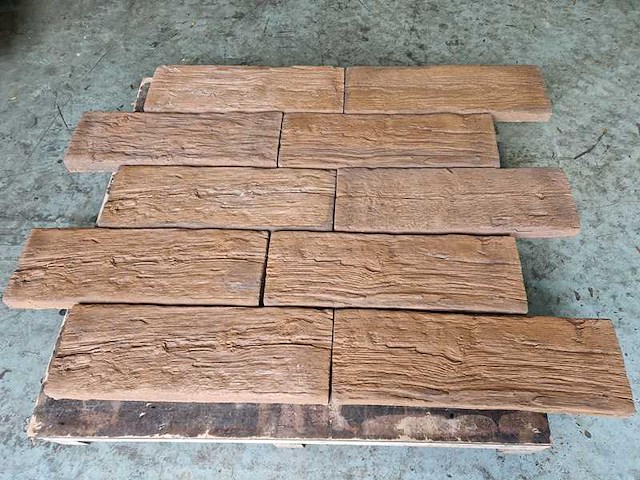 Betonnen houtlook tegels (ca.100 st) - afbeelding 1 van  2