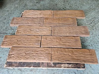 Betonnen houtlook tegels (ca.100 st) - afbeelding 1 van  2