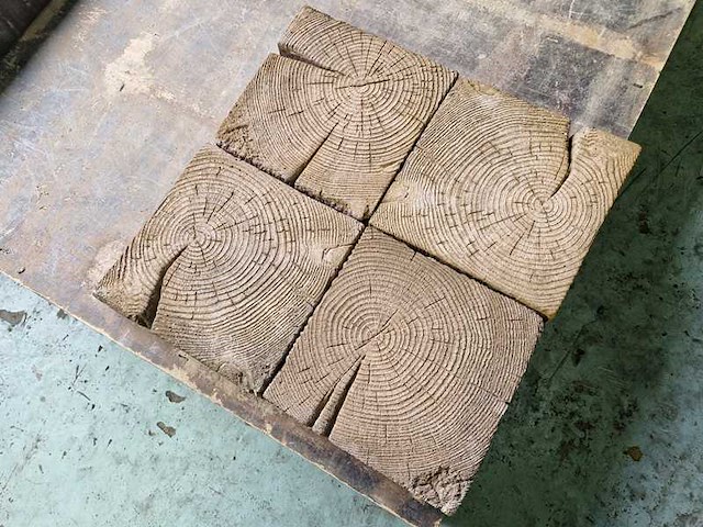 Betonnen houtlook tegels (ca.105 st) - afbeelding 1 van  3