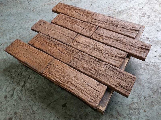 Betonnen houtlook tegels (ca.132 st) - afbeelding 1 van  3