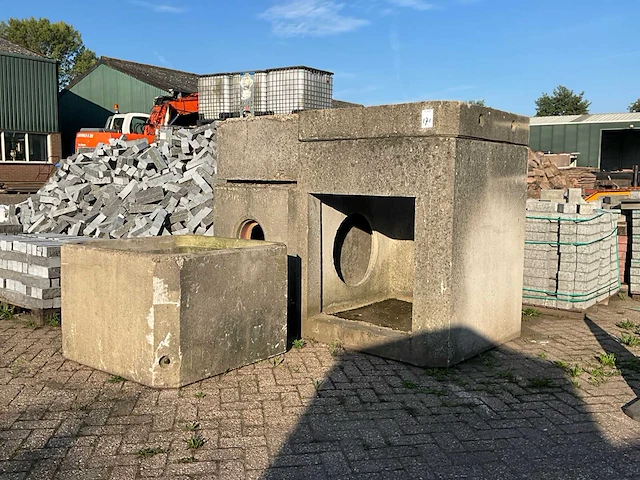 Betonnen inspectieput (2x) - afbeelding 1 van  5
