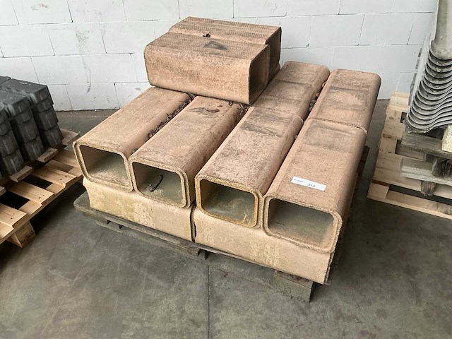 Betonnen koker (18x) - afbeelding 1 van  5