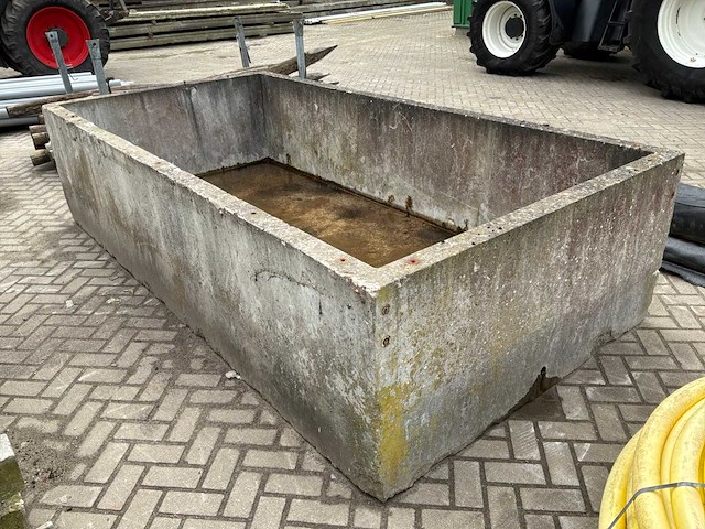 Betonnen lekbak - afbeelding 3 van  9