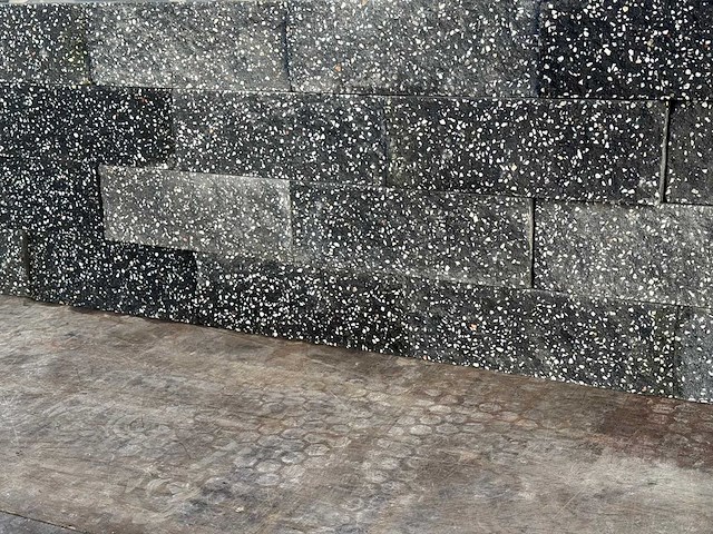 Betonnen muurblokken (ca 112stuks) - afbeelding 2 van  4