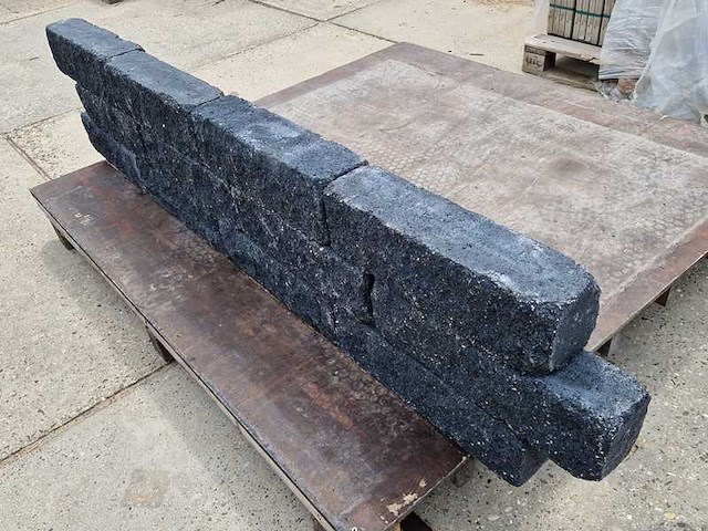 Betonnen muurblokken (ca. 156 stuks) - afbeelding 1 van  1
