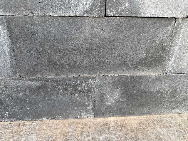 Betonnen muurblokken (ca 200 stuks) - afbeelding 2 van  4