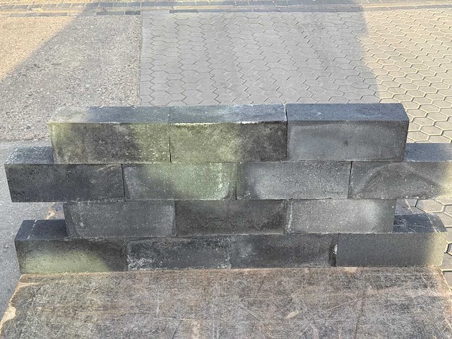 Betonnen muurblokken (ca 200 stuks) - afbeelding 4 van  4