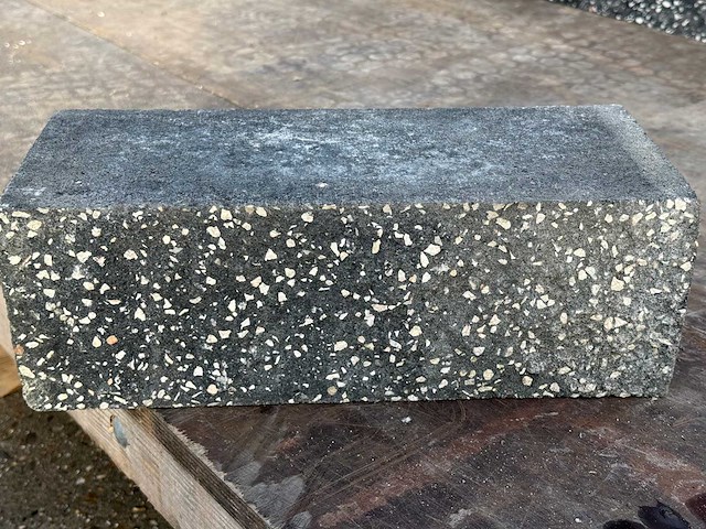 Betonnen muurblokken (ca 448 stuks) - afbeelding 1 van  1