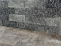 Betonnen muurblokken (ca 896 stuks) - afbeelding 1 van  2