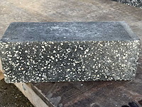 Betonnen muurblokken (ca 896 stuks) - afbeelding 2 van  2