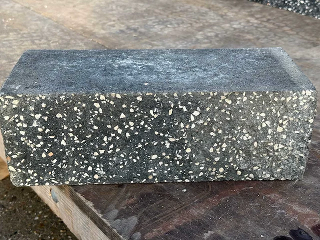 Betonnen muurblokken (ca 896 stuks) - afbeelding 1 van  1