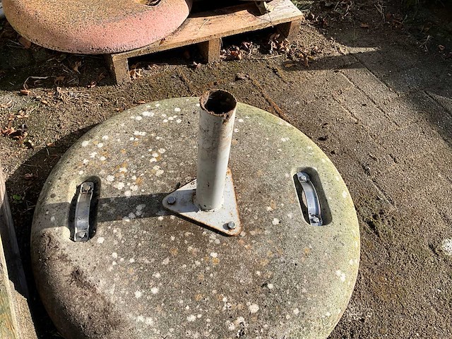 Betonnen parasolvoet - afbeelding 3 van  4