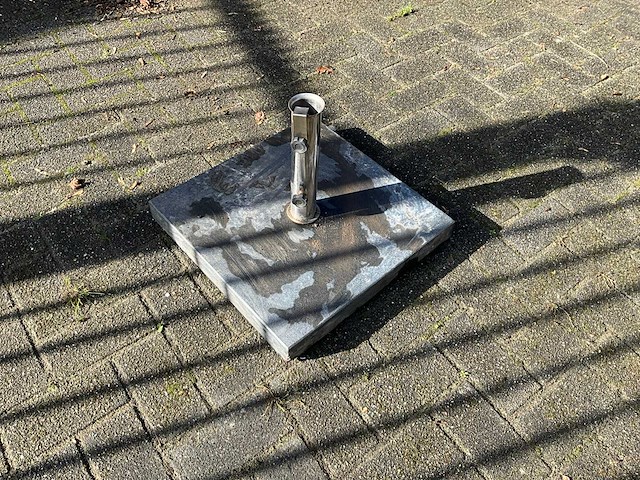 Betonnen parasolvoet - afbeelding 3 van  5