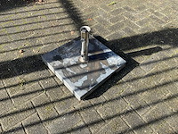 Betonnen parasolvoet - afbeelding 3 van  5
