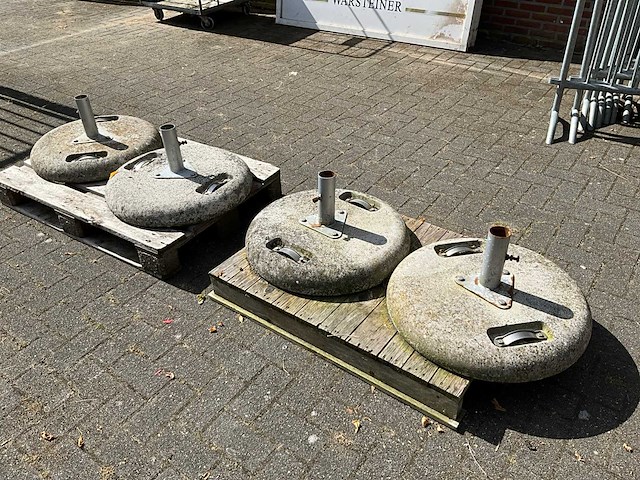 Betonnen parasolvoeten (4x) - afbeelding 1 van  4