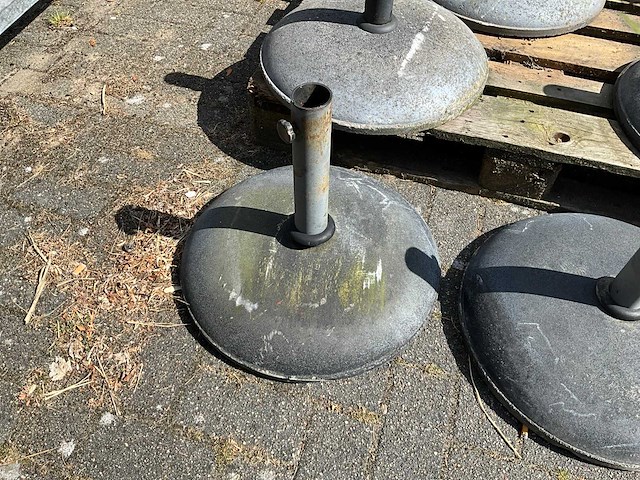 Betonnen parasolvoeten (7x) - afbeelding 3 van  7