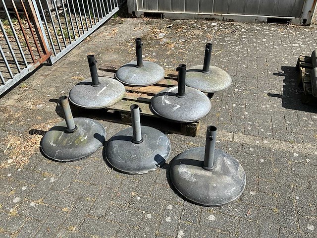 Betonnen parasolvoeten (7x) - afbeelding 2 van  7